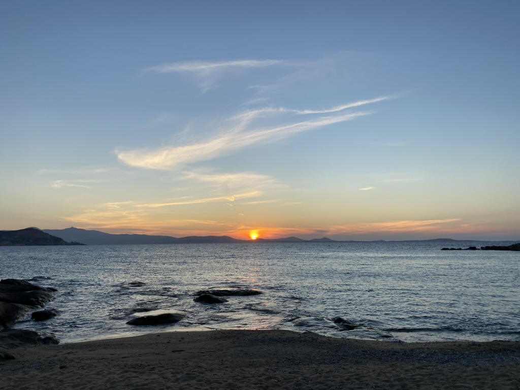 Pourquoi aller à Naxos ? Voir le plus beau coucher de soleil de votre vie ! 