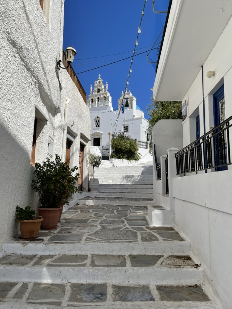 Voici une photo des magnifiques ruelles de Naxos, Chora, le centre historique de l'île. J'ai vraiment adoré me promener là-bas.