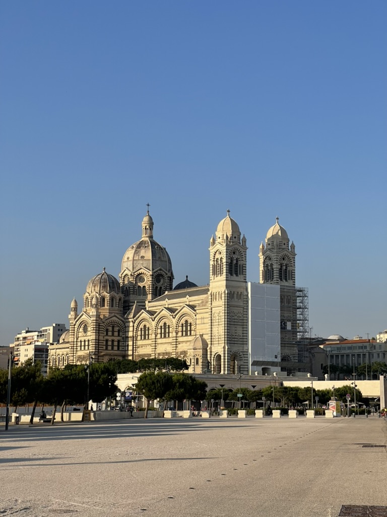 l'embleme de Marseille, la cathédrale qui situe dans un des quartiers les plus emblematiques de la cité phocéenne.