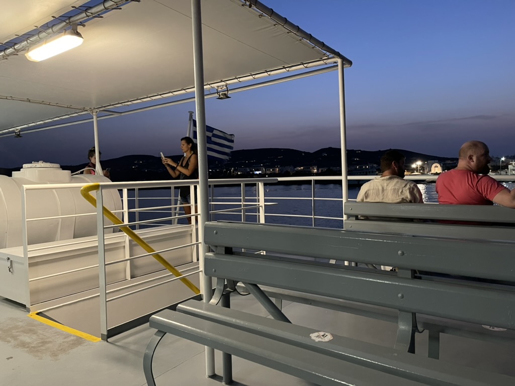 Le ferry entre Paros et Antiparos 