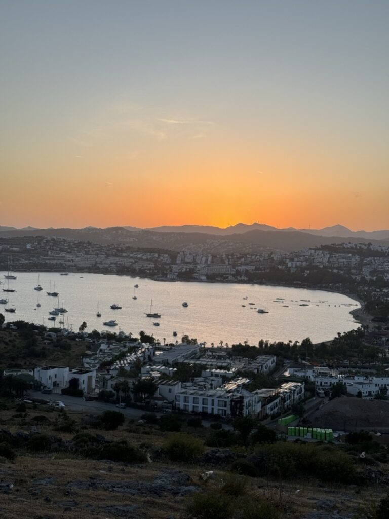 les moulins à vent de Bodrum au coucher du soleil. 