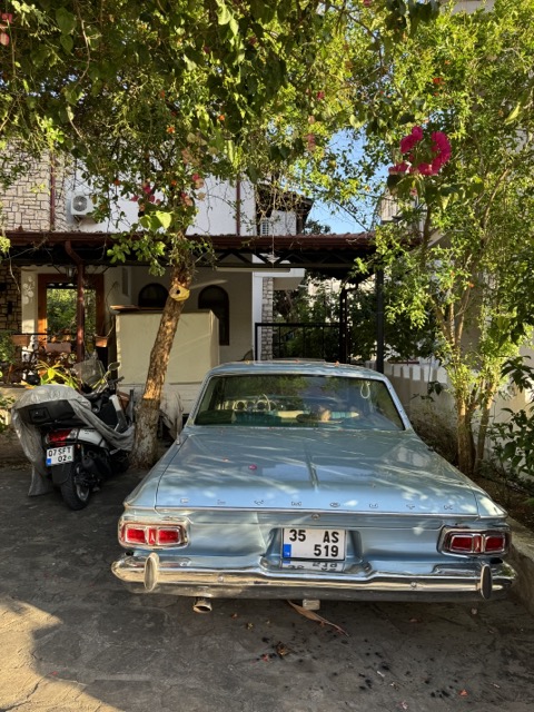 une voiture du siècle précédent à Fethiye