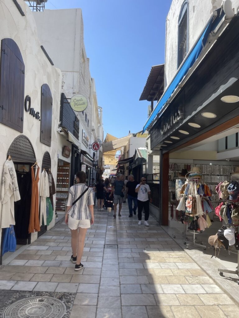 Balade à pied dans le vieille ville de Bodrum 