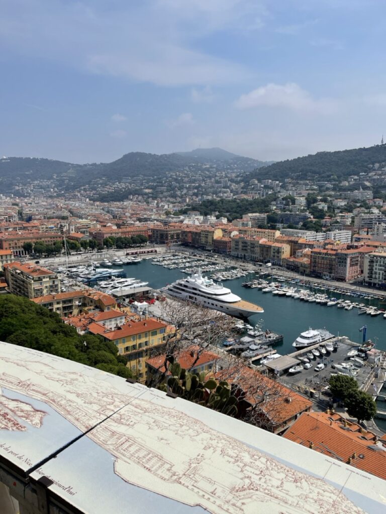 Une Croisière Côtière depuis le port de Nice